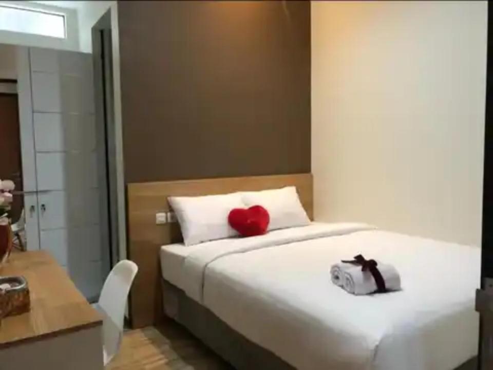 Phoenix Guest House Сурабая Экстерьер фото